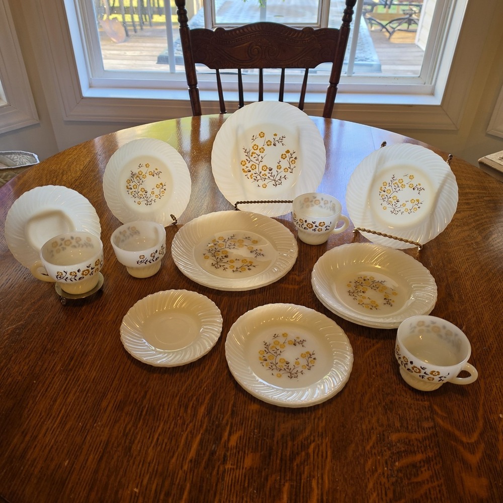 19 Piece Vintage Termocrisa Milk Glass Ruffle Plates, cups,‎ saucers, Bowls MCM